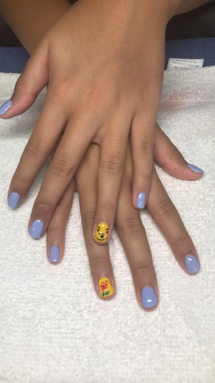 Periwinkle manicure with hand-painted accent nails